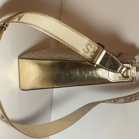 Purse - Picture 5 of 7